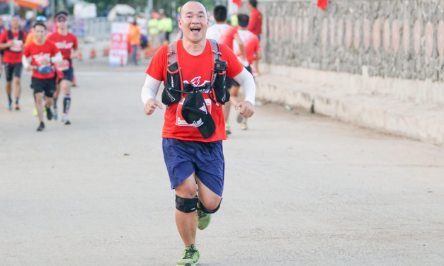 Bác sĩ thú y Phạm Xuân Trịnh hoàn thành marathon 42km